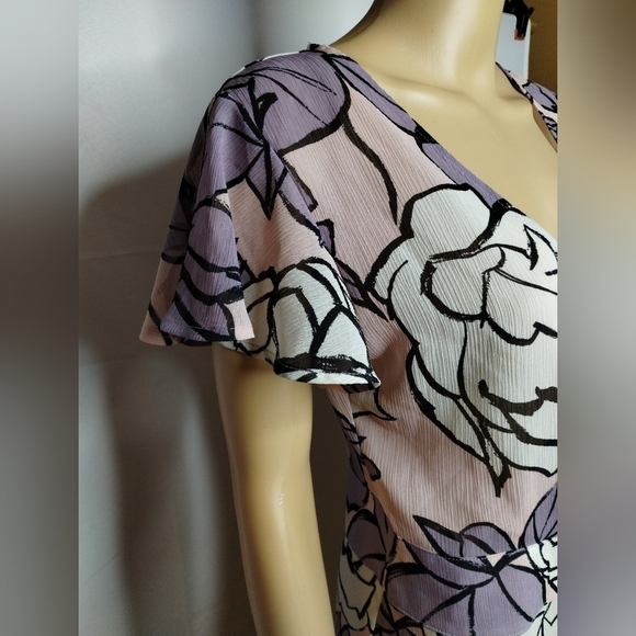New York & company women's size medium purple blouse wrap shirt top pin floral - Picture 4 of 10